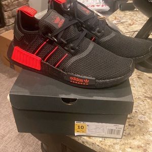 NWT * Adidas NMD R1 Limited Edition Core Black Core Red Shoe in Mens Size 10